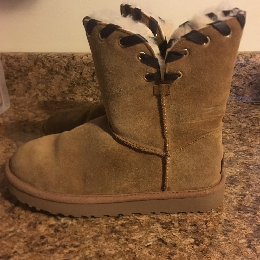 Women’s Size 9 Uggs Short